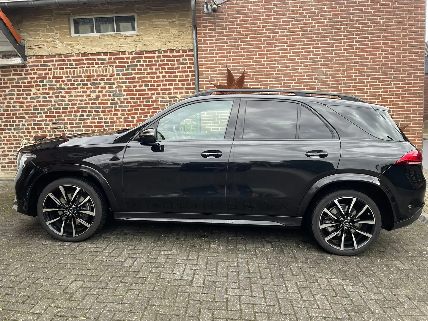 Mercedes-Benz GLE 400 GLE-Coupe+400+d+4Matic+9G-TRONIC+AMG+Line Чорний - 2