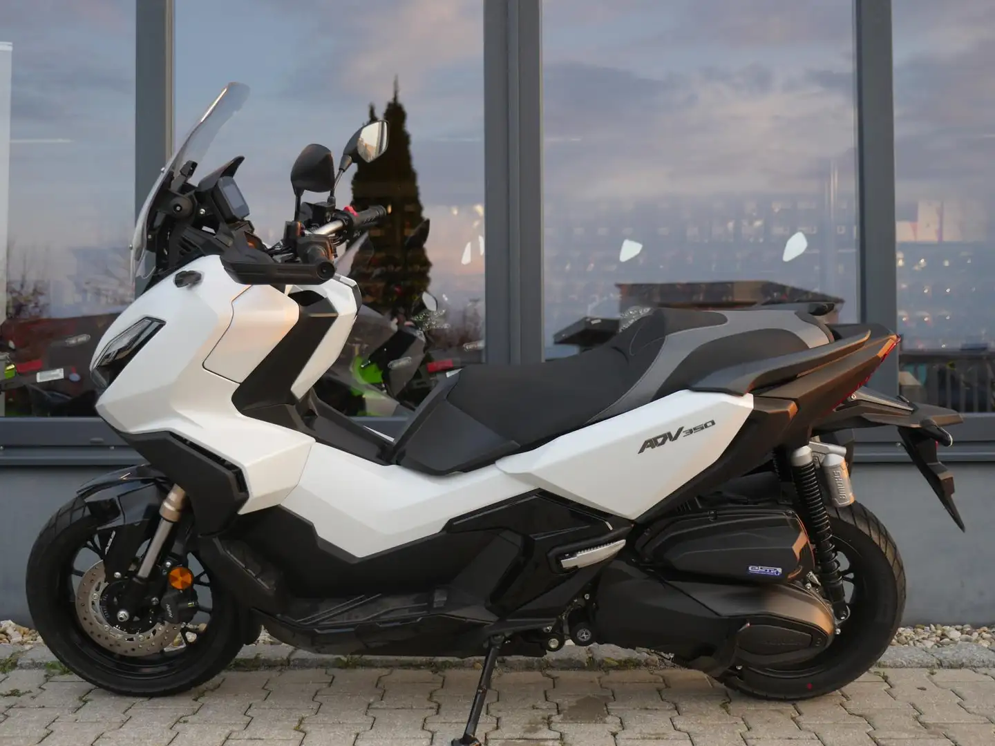 Honda ADV 350 - 2024 - 1. Hand - TOP - 2