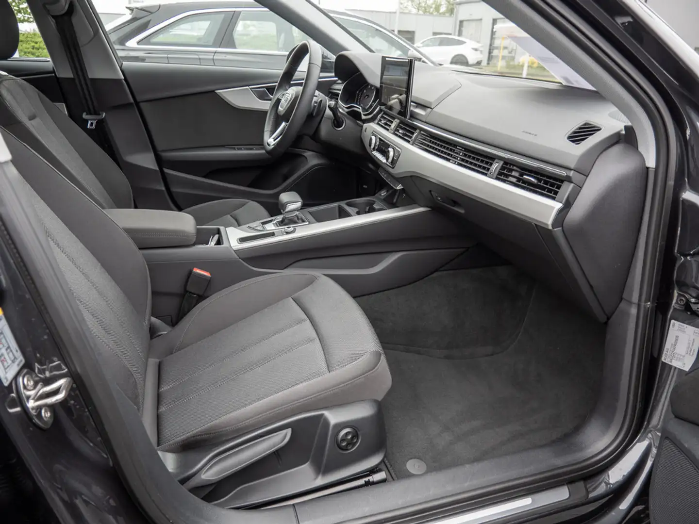Audi A4 Avant 35 TDI S tronic PDC SHZ NAVI LED Grau - 2