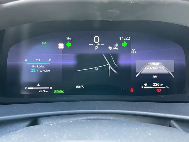Toyota C-HR view 11
