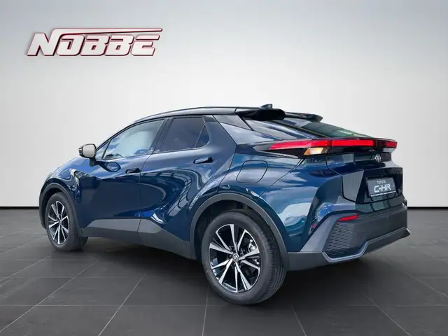 Toyota C-HR view 3
