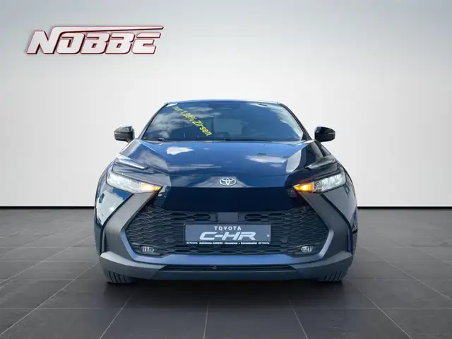 Toyota C-HR view 8