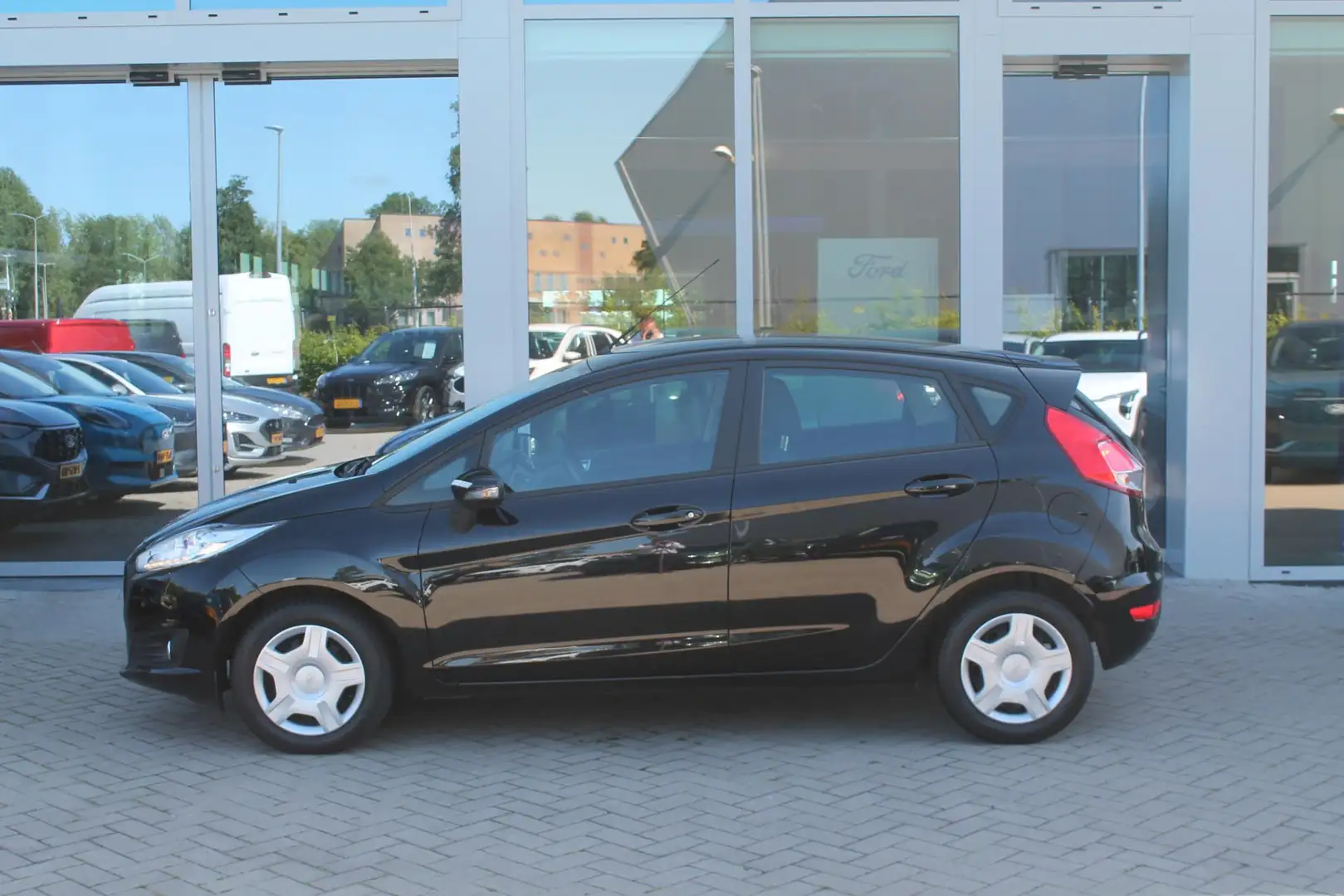 Ford Fiesta 1.0 Style Ultimate | Airco | Navi | Cruise control Zwart - 2