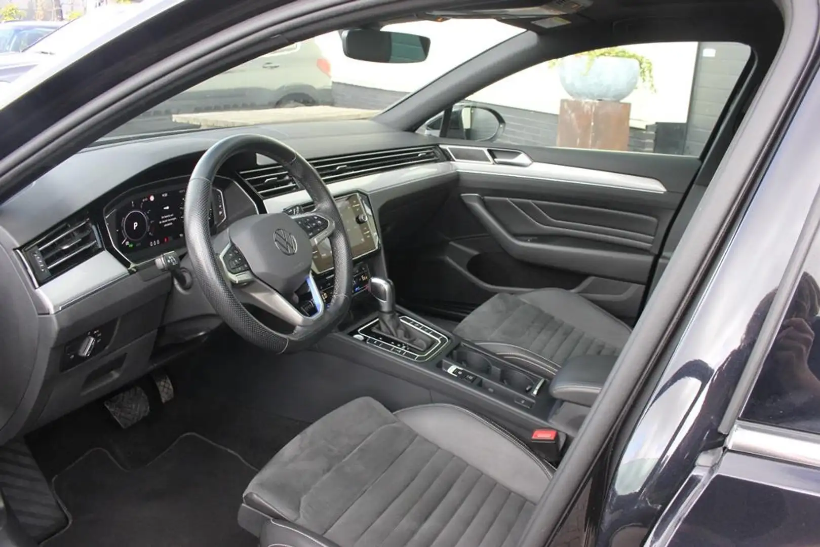 Volkswagen Passat Variant 1.4 TSI PHEV GTE Business | Panoramadak | Zwart - 2