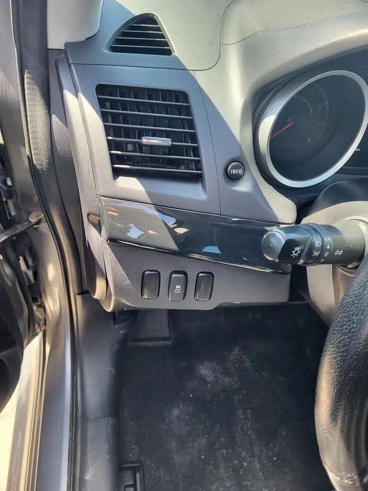 Mitsubishi Lancer снимка Mitsubishi Lancer