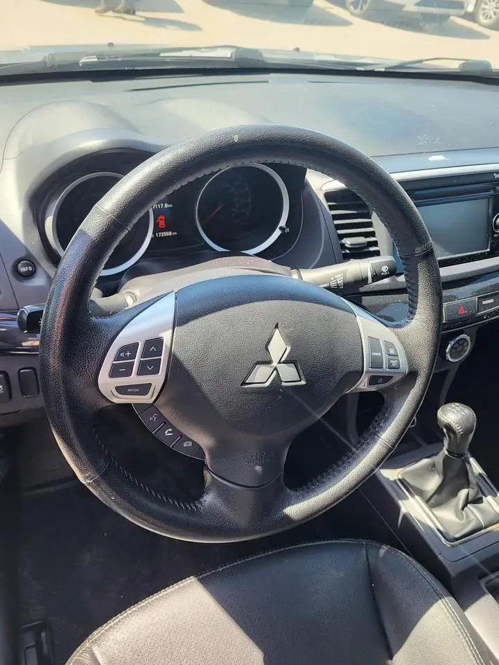 Mitsubishi Lancer снимка Mitsubishi Lancer