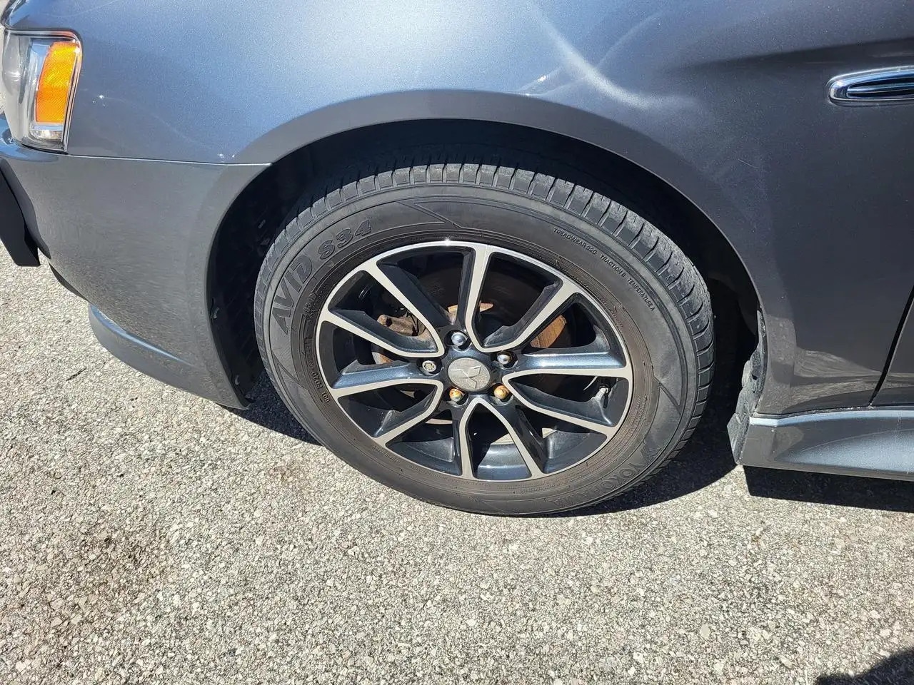 Mitsubishi Lancer снимка Mitsubishi Lancer