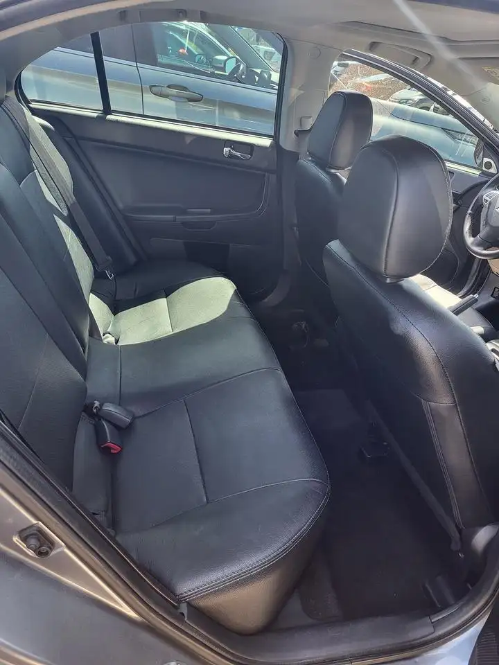 Mitsubishi Lancer снимка Mitsubishi Lancer