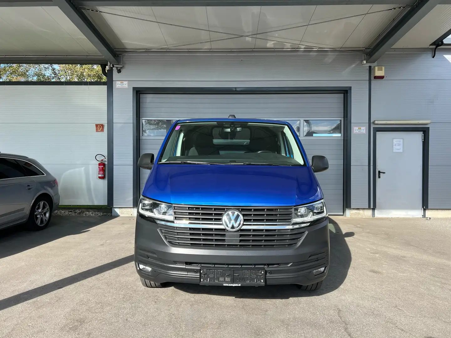 Volkswagen T6.1 Transporter Kasten LR 2,0 TDI 4MOTION NAVI/LED/ASSIST/ZGG 3.2t Blau - 1