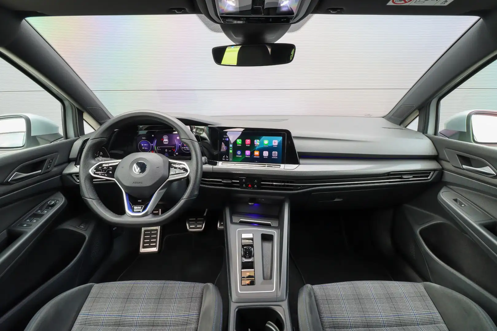 Volkswagen Golf GTE 1.4 eHybrid | Panoramadak | Trekhaak | Adaptieve c Grijs - 2