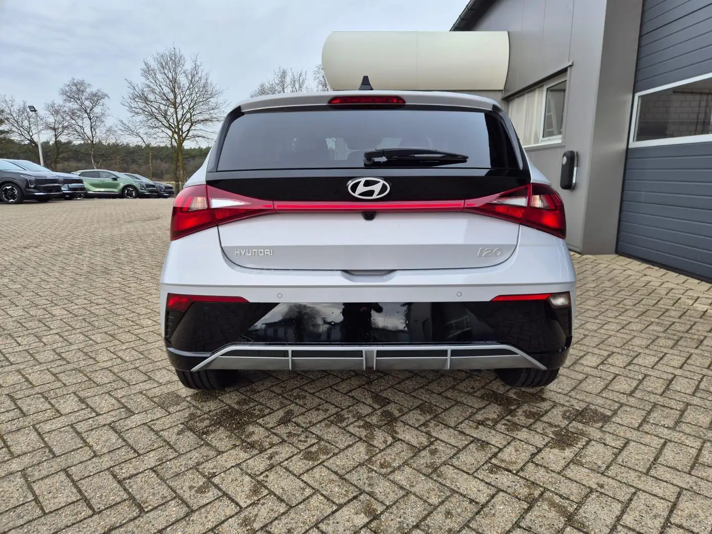 Hyundai i20 1.0 T-GDI 90PS Trend Automatik 5-türig Klimaaut... Grau - 2