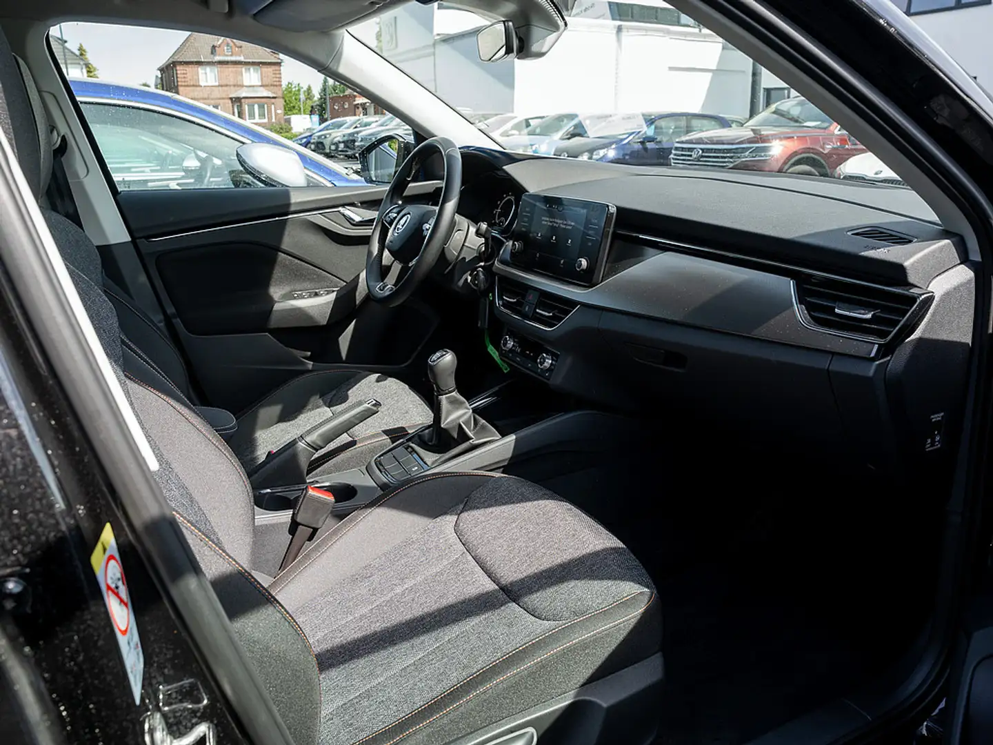 Skoda Kamiq 1.5 TSI Clever SHZ SMART-LINK PDC GRA D Schwarz - 2