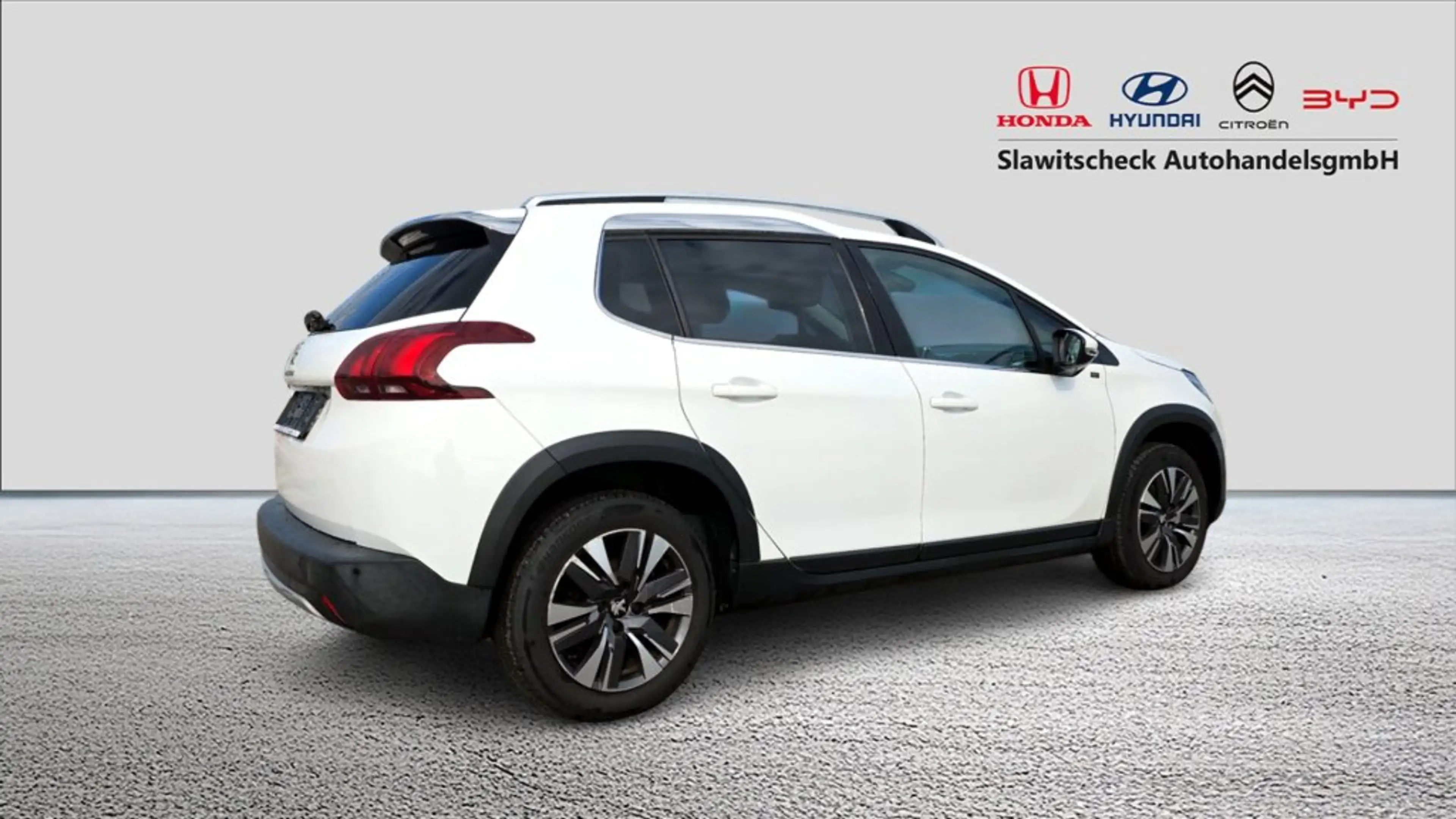 Peugeot 2008 1,2 PureTech 110 S&S Allure — photo 5