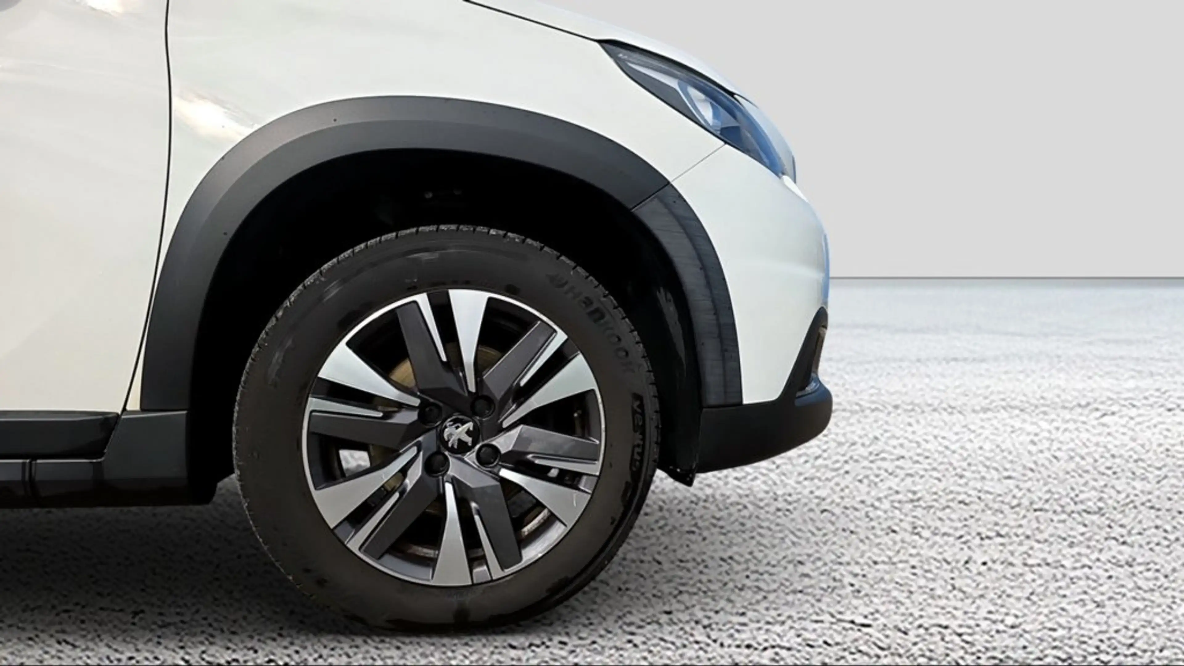 Peugeot 2008 1,2 PureTech 110 S&S Allure — photo 12