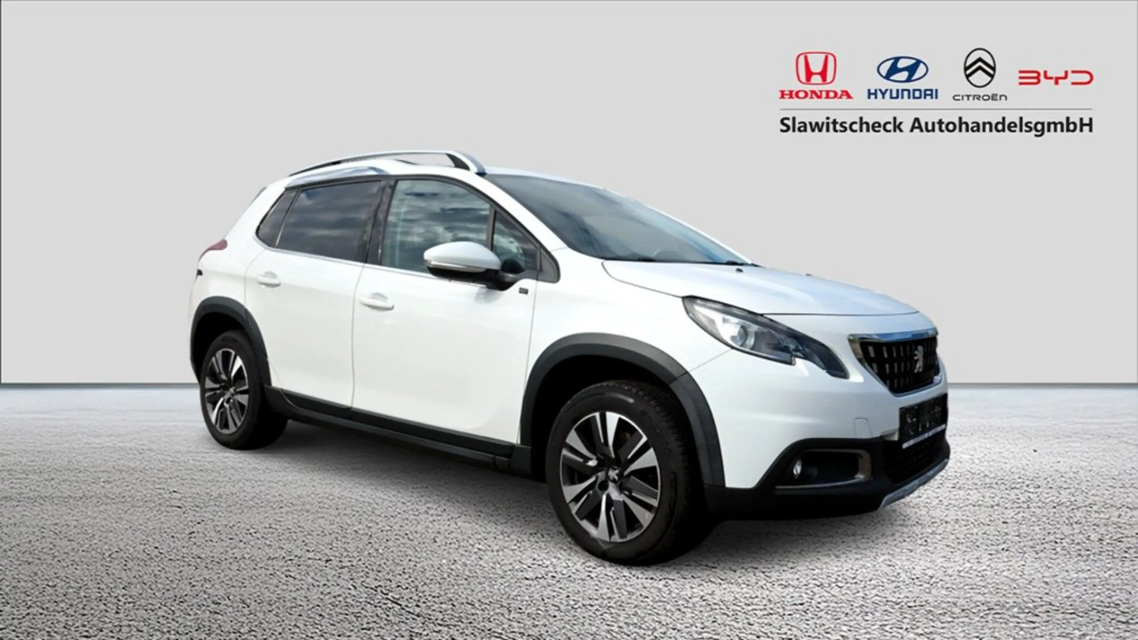 Peugeot 2008 1,2 PureTech 110 S&S Allure — photo 6