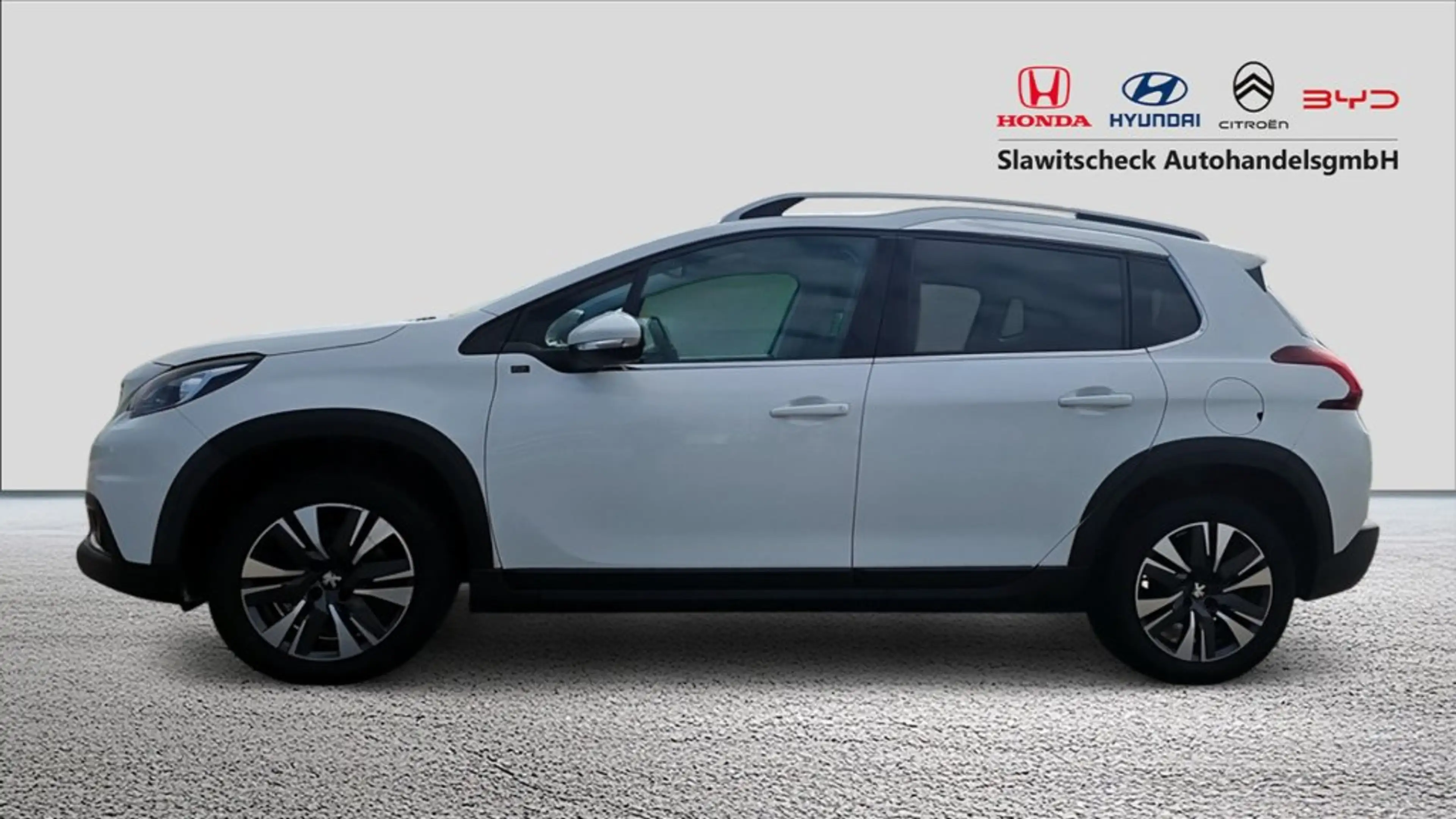 Peugeot 2008 1,2 PureTech 110 S&S Allure — photo 2