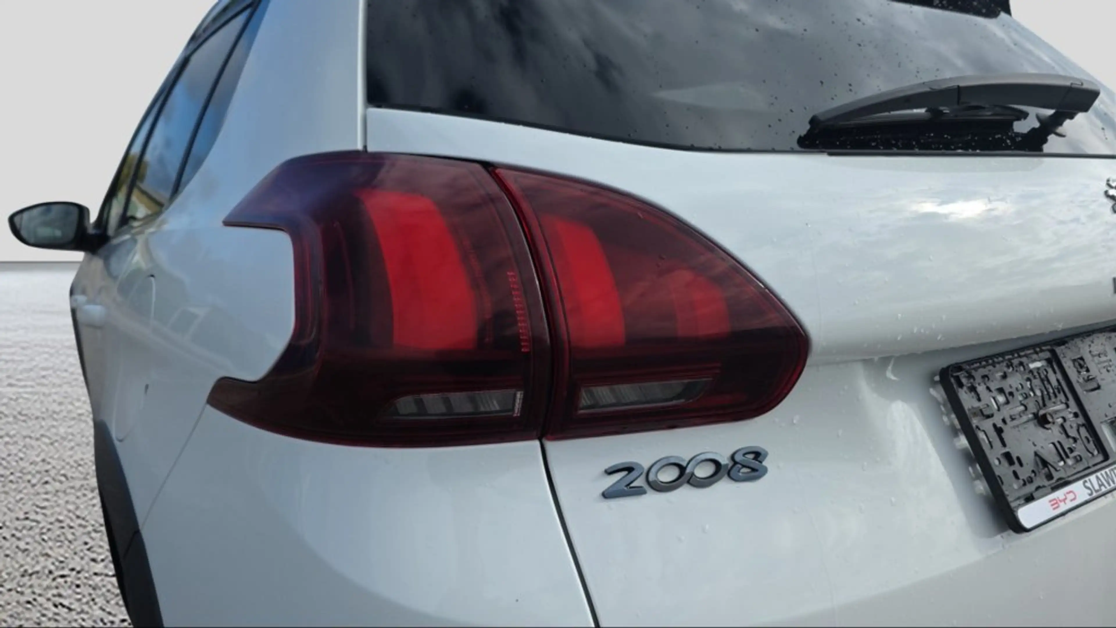 Peugeot 2008 1,2 PureTech 110 S&S Allure — photo 13