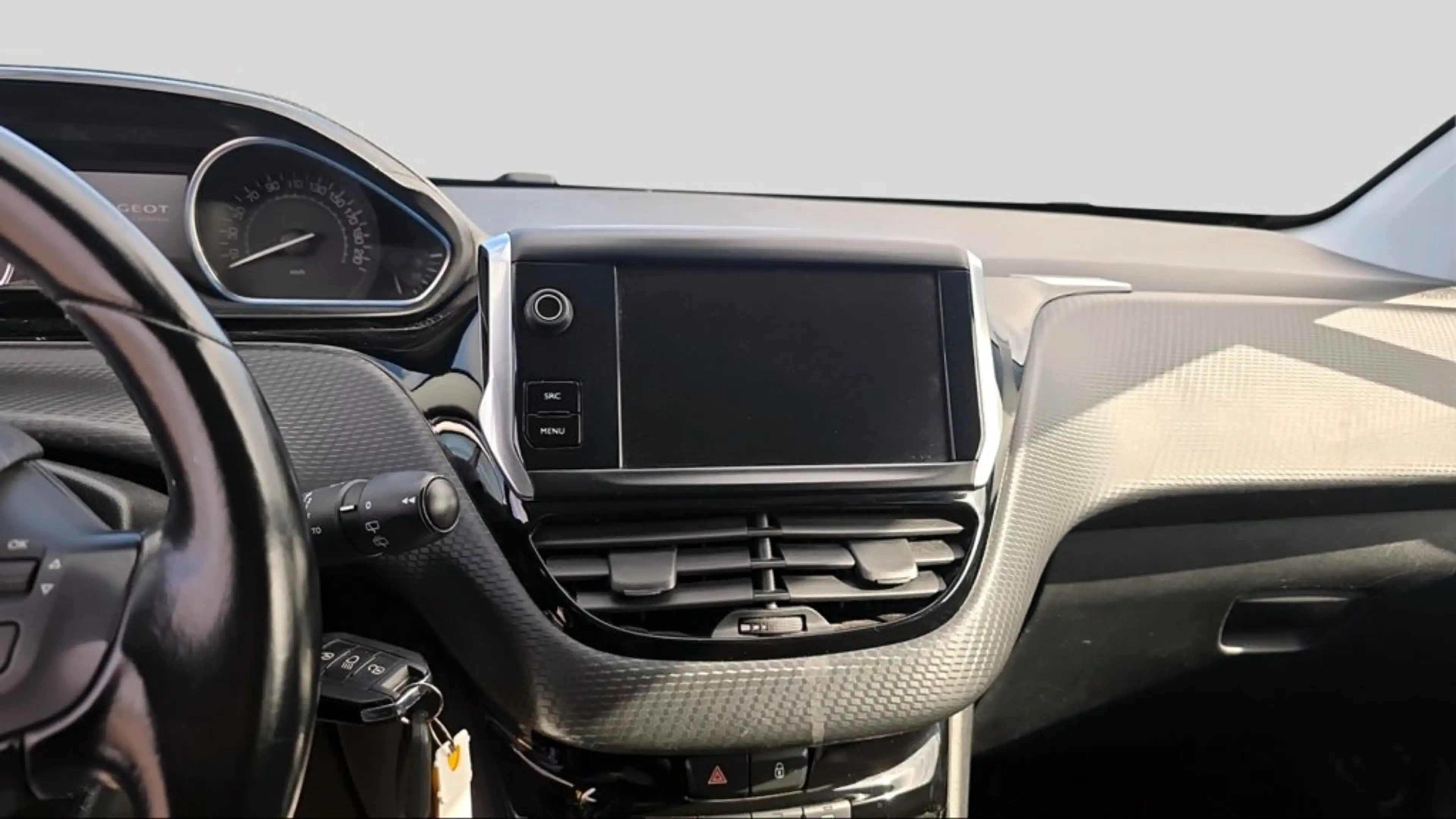Peugeot 2008 1,2 PureTech 110 S&S Allure — photo 9