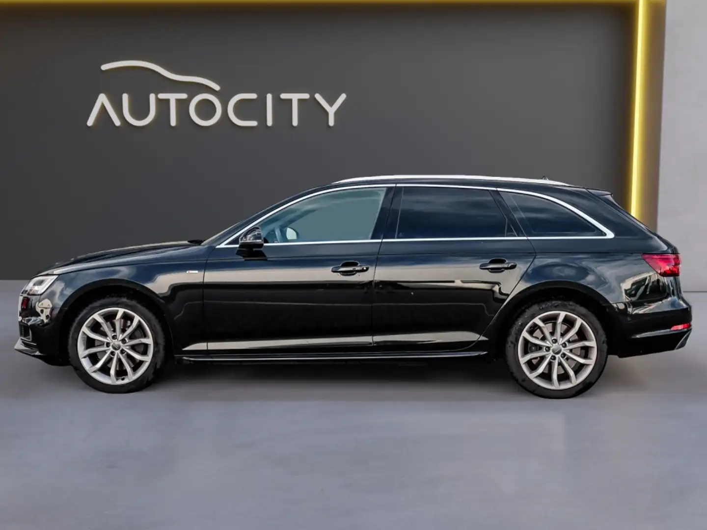 Audi A4 Avant 45 2.0 S Line MHEV Pano l HUD l Camera l Led Zwart - 2