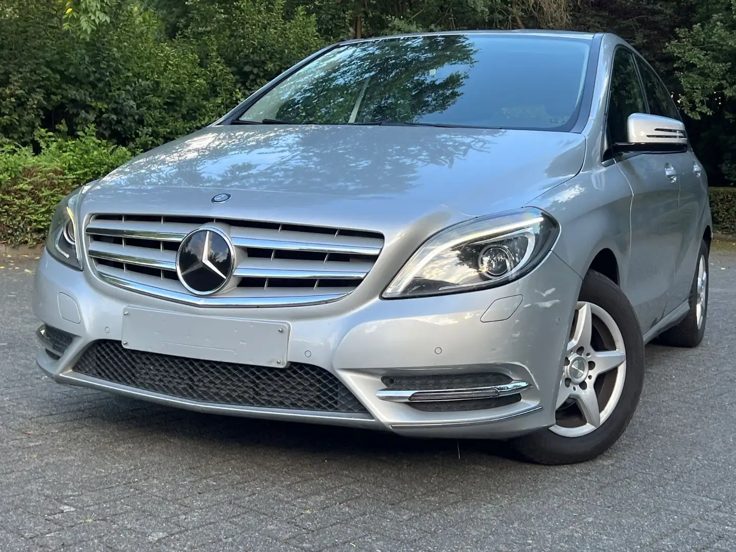 Mercedes-Benz B 180 B -Klasse B 180 CDI|BI-XENON|NAVI|AUTOMATI Silber - 1