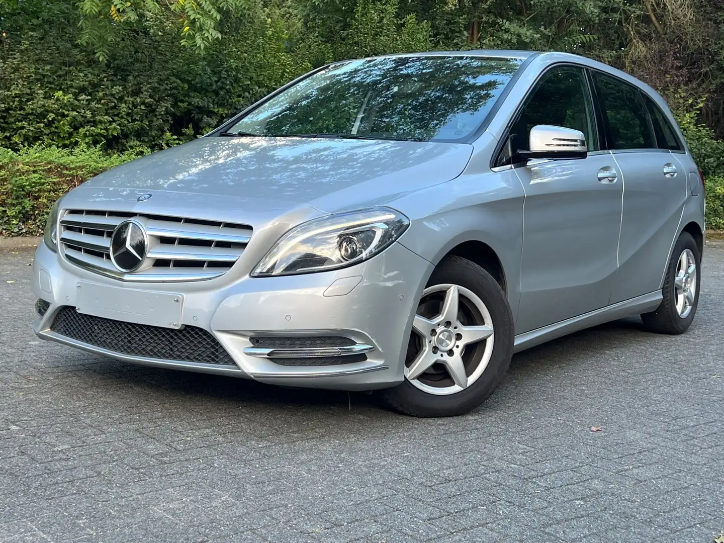 Mercedes-Benz B 180 B -Klasse B 180 CDI|BI-XENON|NAVI|AUTOMATI Silber - 2