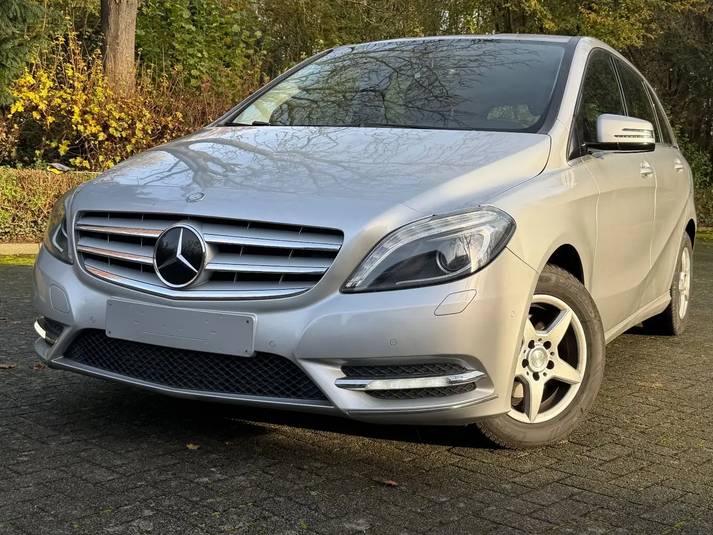 Mercedes-Benz B 180 B -Klasse B 180 CDI|BI-XENON|NAVI|AUTOMATI Silber - 1
