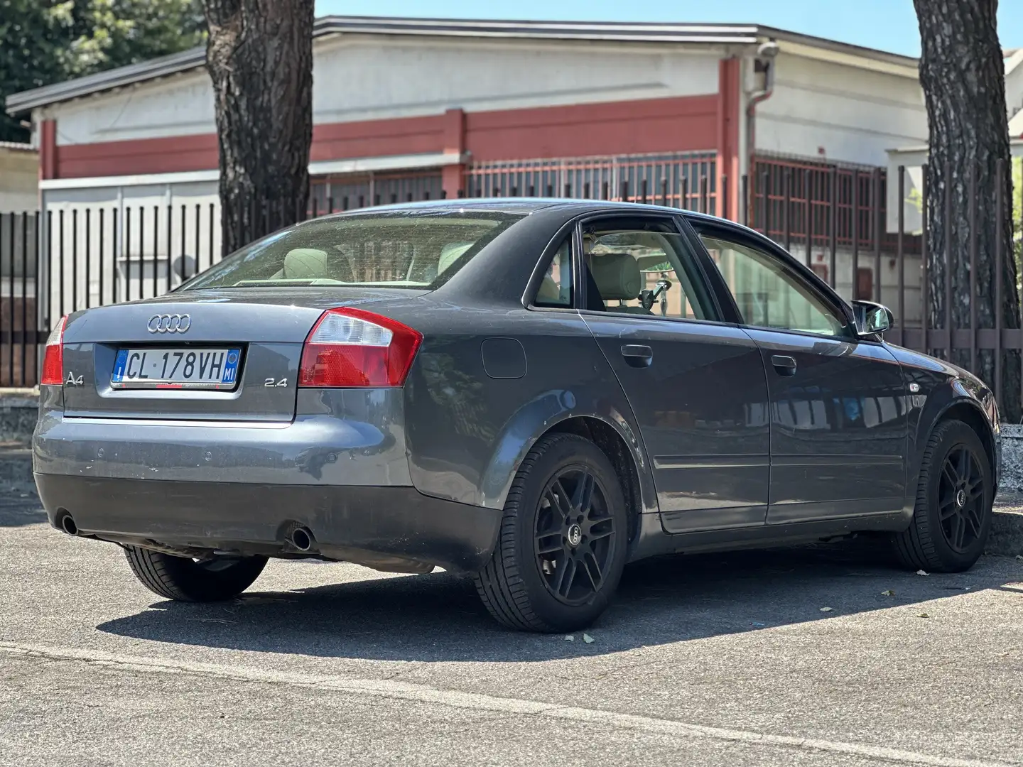 Audi A4 A4 2.4 V6 Benzina/GPL – Ottime condizioni Gris - 2