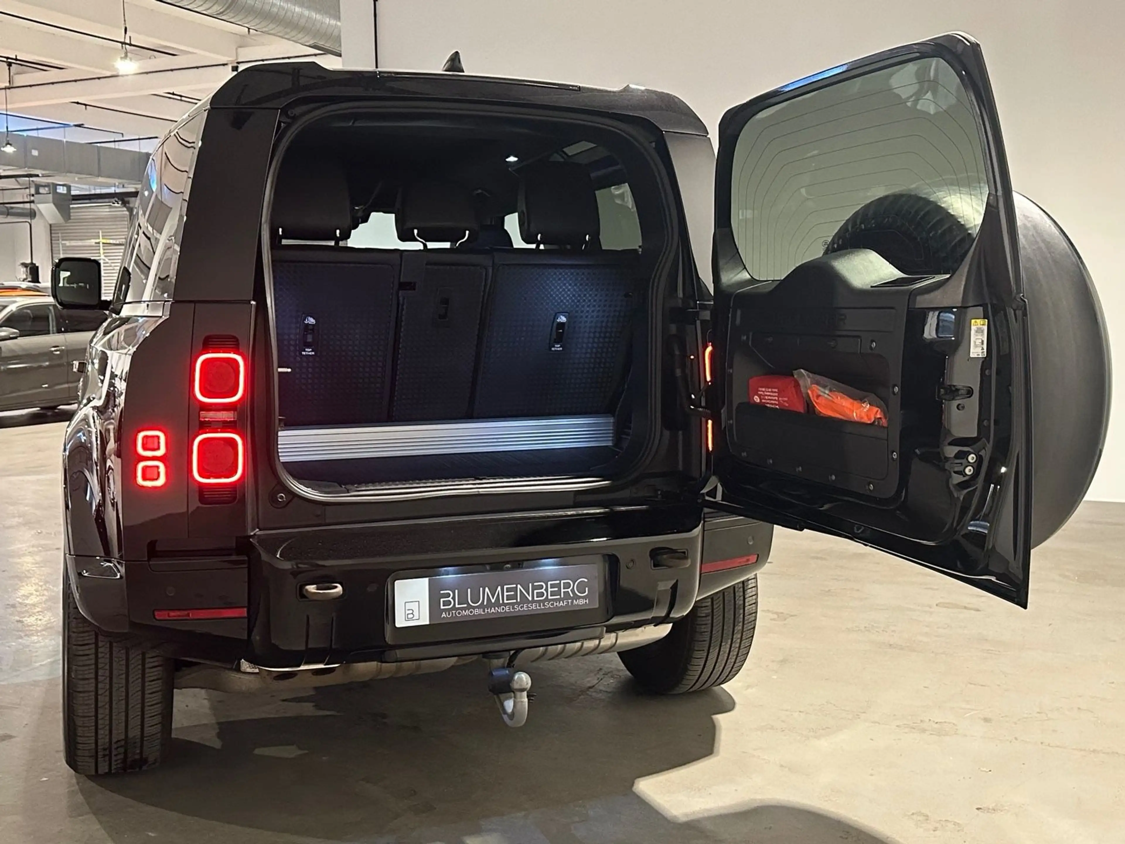 Land Rover Defender 90 D250  X-Dynamic SE*el. Faltdach,ACC* — photo 8