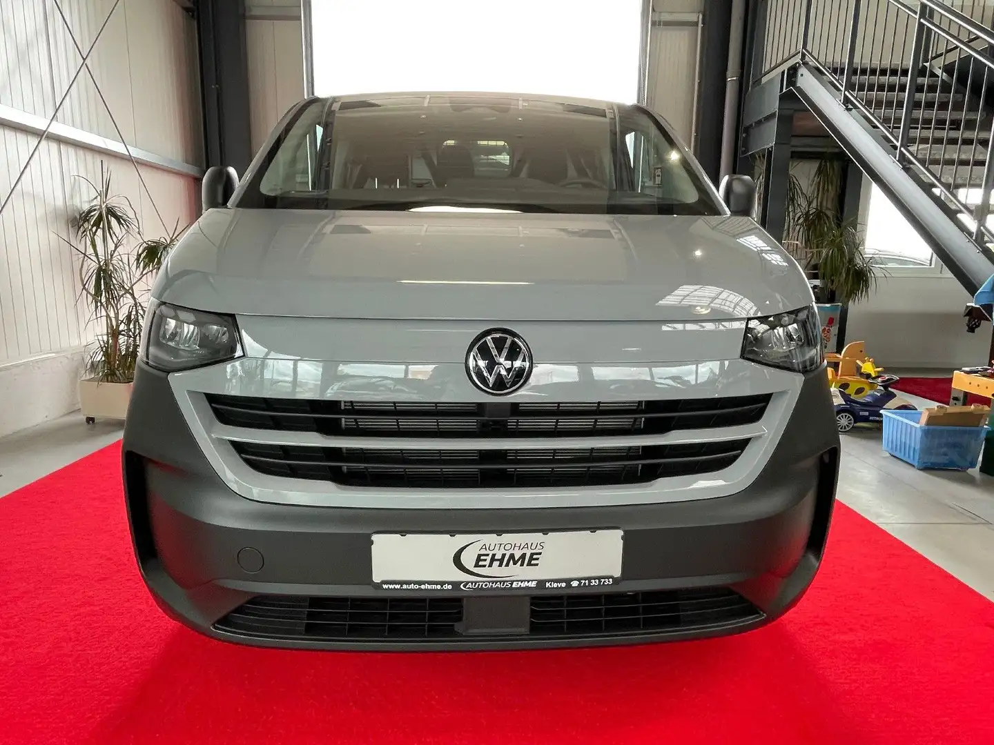 Volkswagen T7 Transporter Kasten 2.0 TDI APP*PDC*GRA*5J GAR Grau - 2