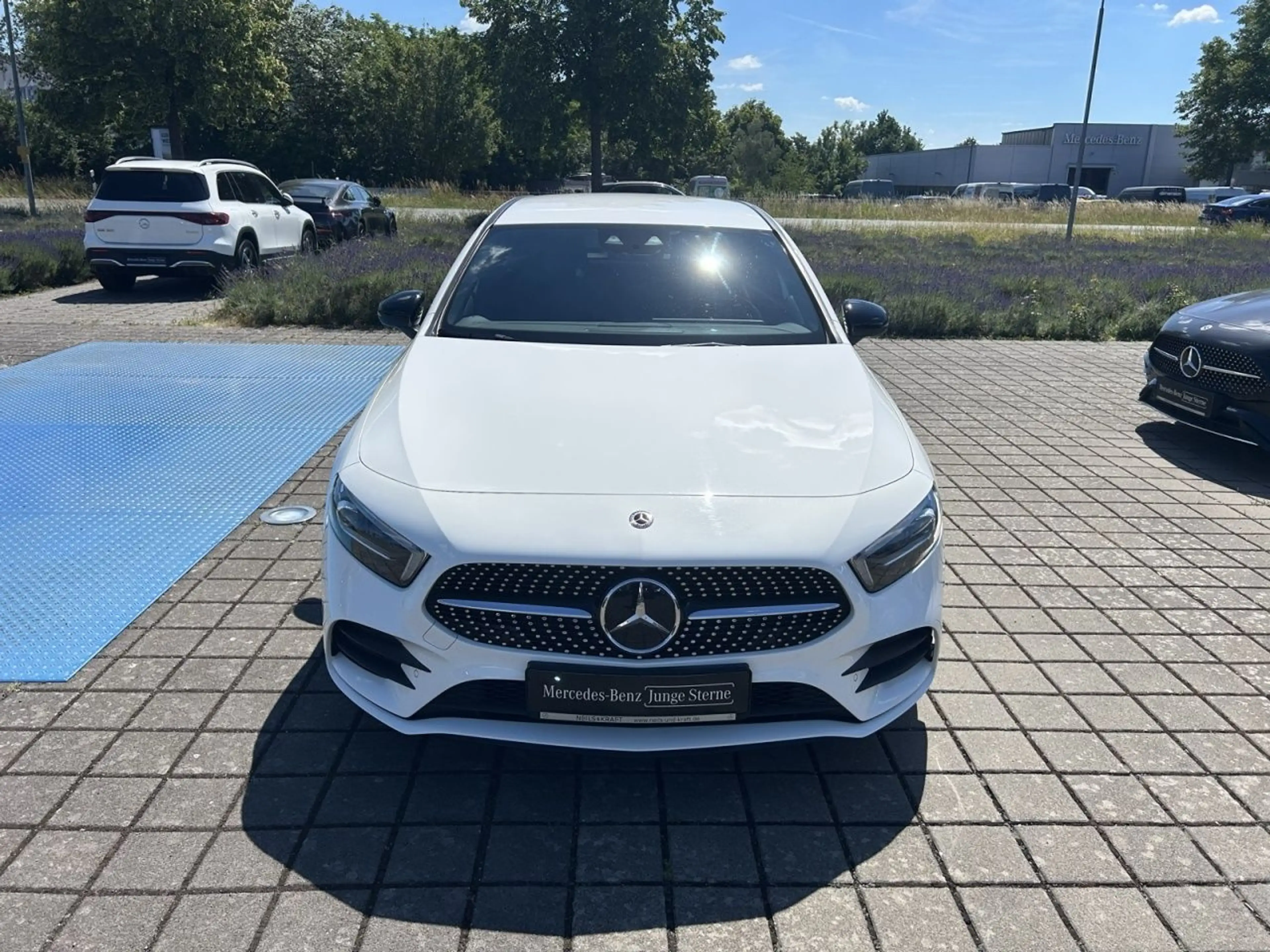 Mercedes-Benz A 250 4M AMG+NIGHT+FAHRASSIST+MULTIBEAM+AMBIENTE — photo 3