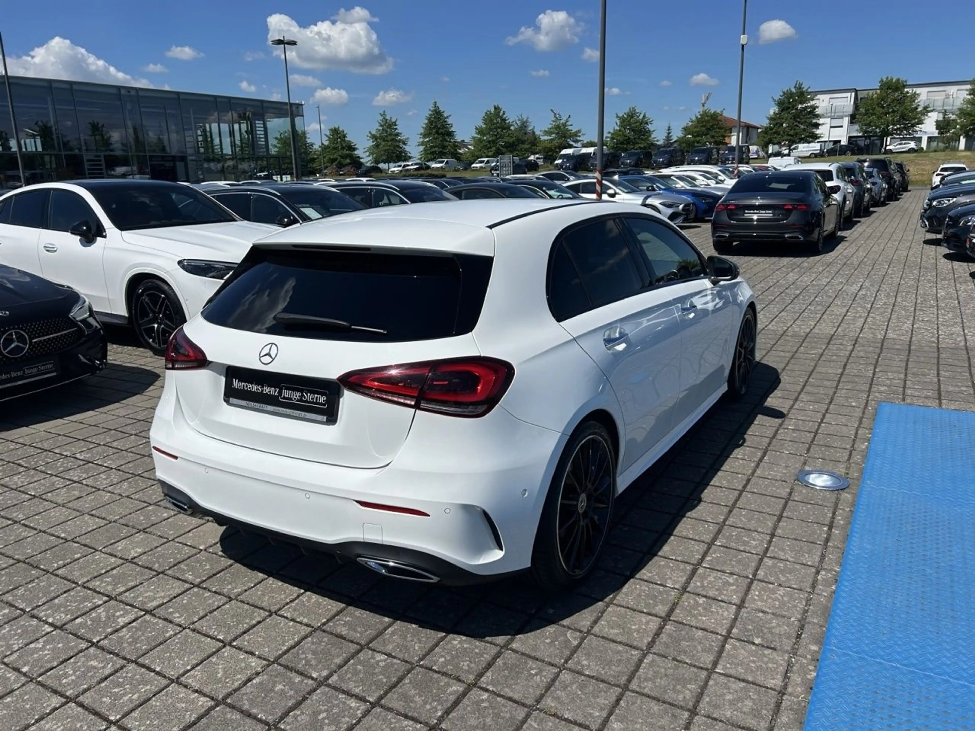 Mercedes-Benz A 250 4M AMG+NIGHT+FAHRASSIST+MULTIBEAM+AMBIENTE — photo 6