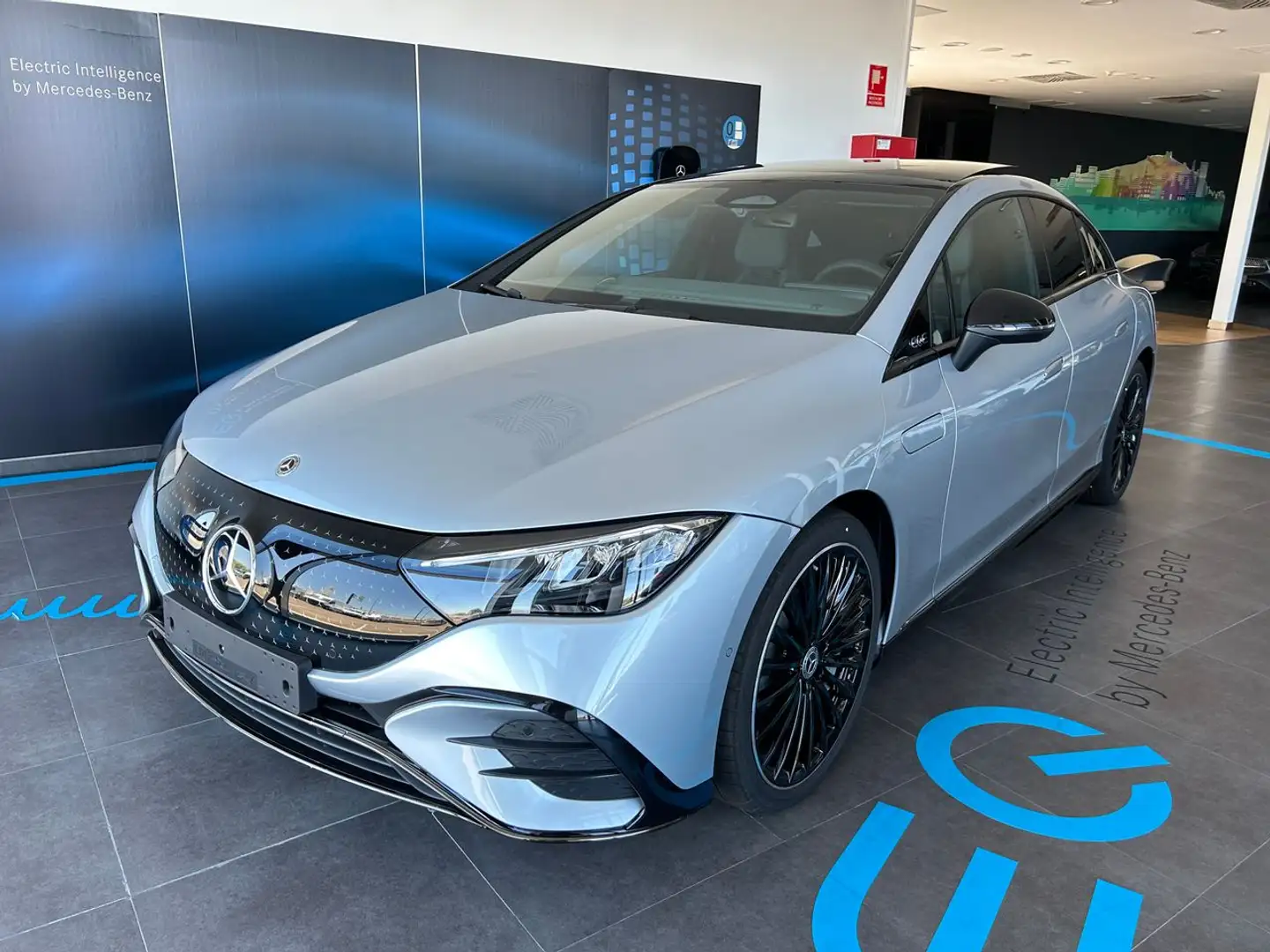 Mercedes-Benz EQE 53 350+ AMG Night EDITION Plateado - 1