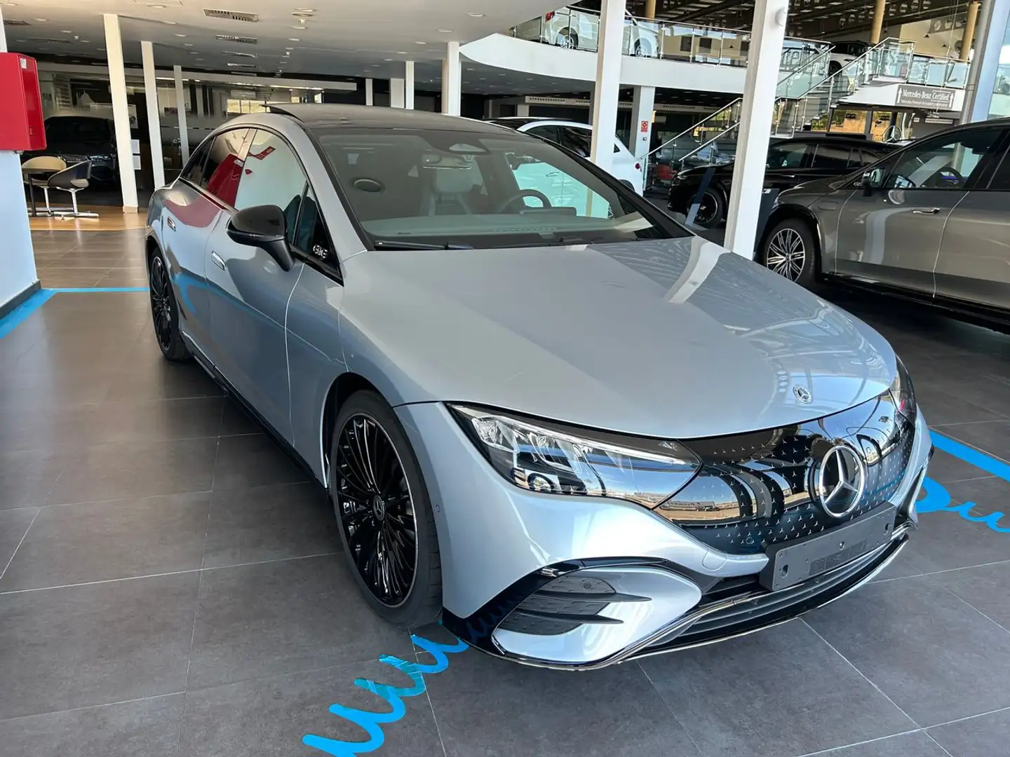 Mercedes-Benz EQE 53 350+ AMG Night EDITION Plateado - 2