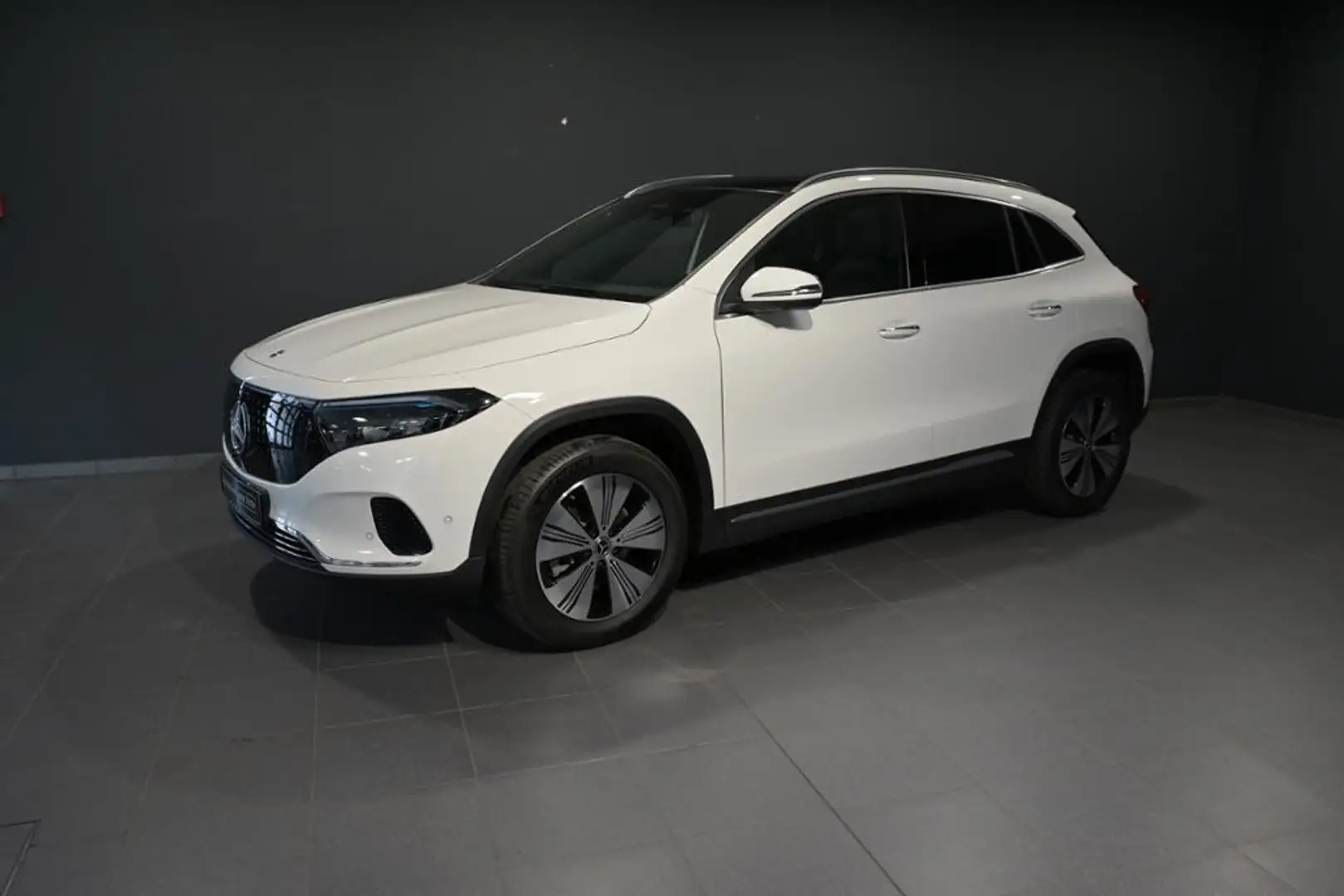 Mercedes-Benz EQA 300 4M PROGRESSIVE ADVANCED PLUS/360'/DISTRO Blanco - 1