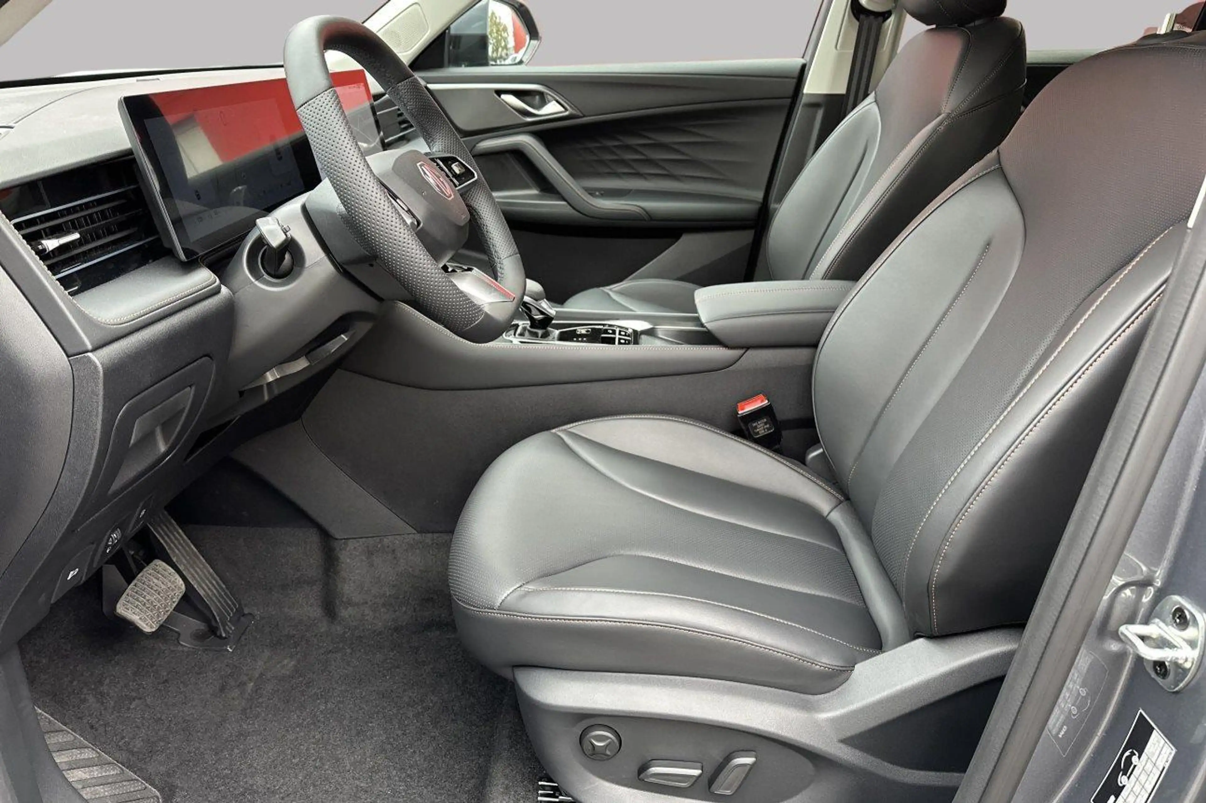 MG HS Luxury PHEV — photo 10