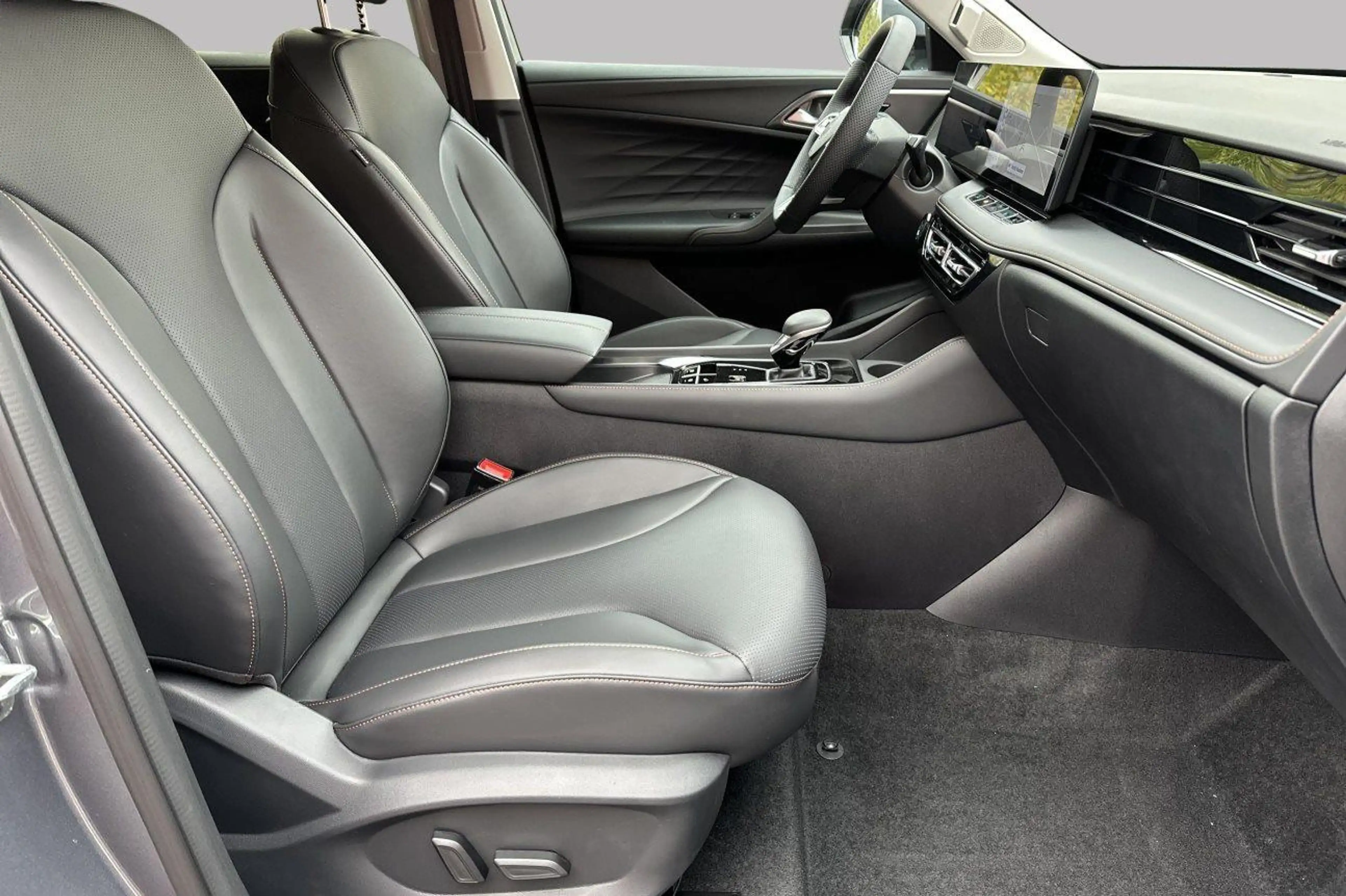 MG HS Luxury PHEV — photo 8