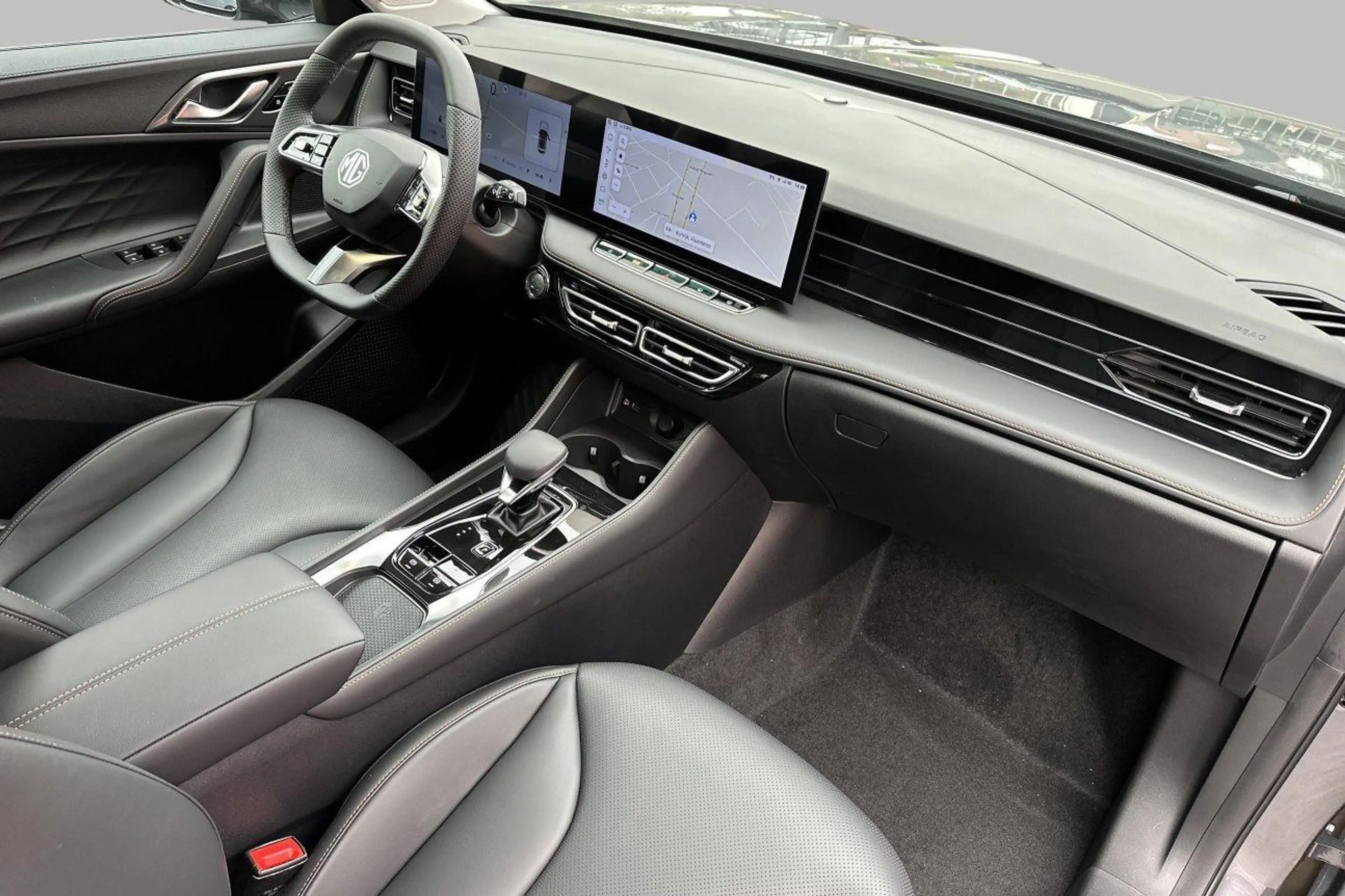 MG HS Luxury PHEV — photo 2