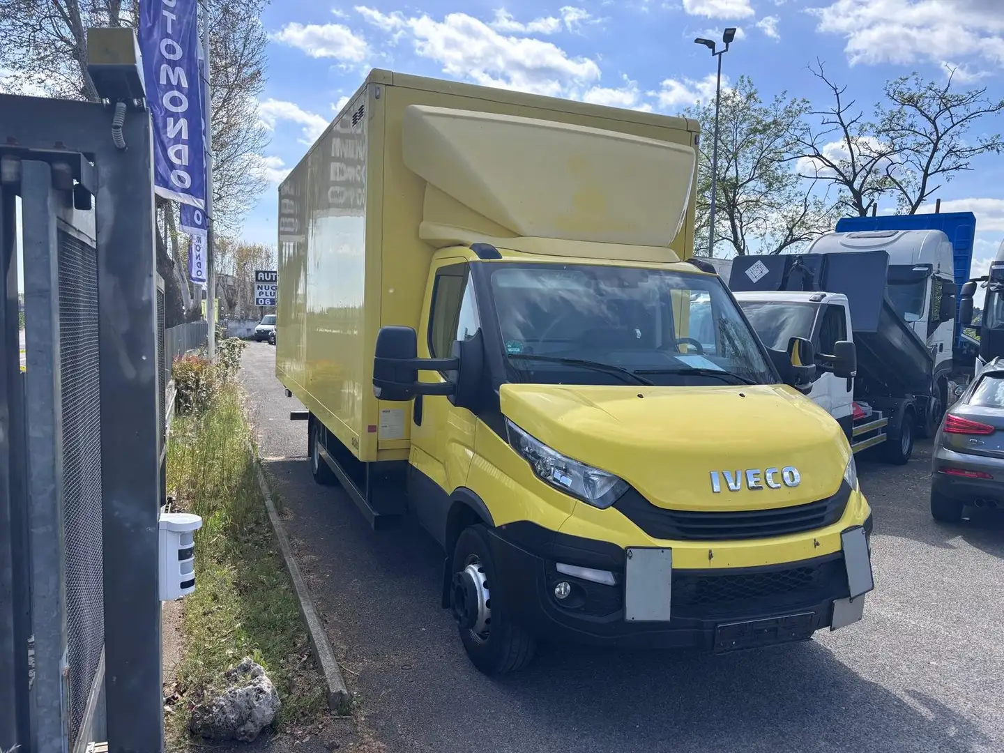 Iveco Daily 72C150 Geel - 2
