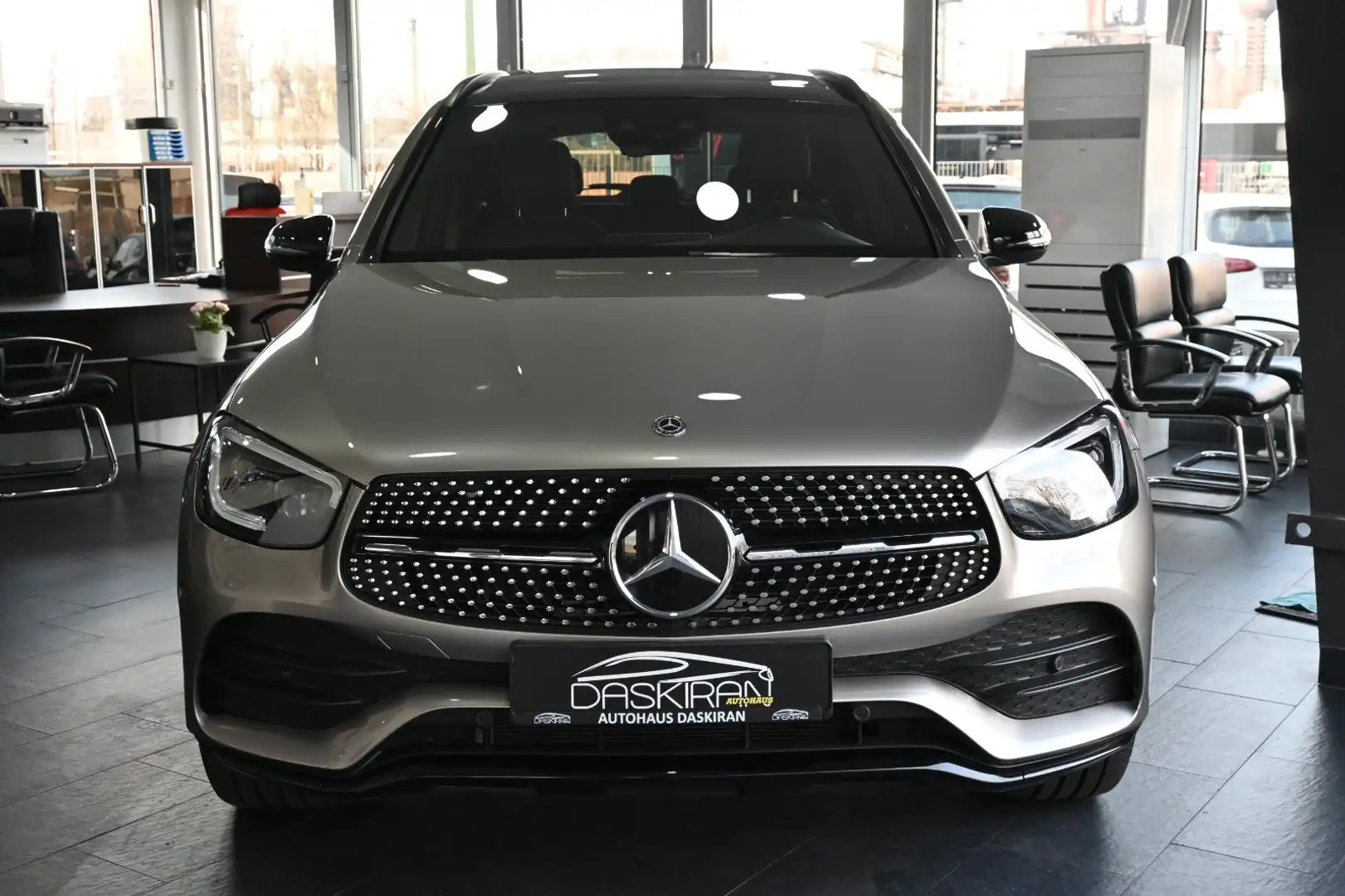 Mercedes-Benz GLC 400 d AMG 4M Pano Night Kamera Distronic AHK Silber - 2