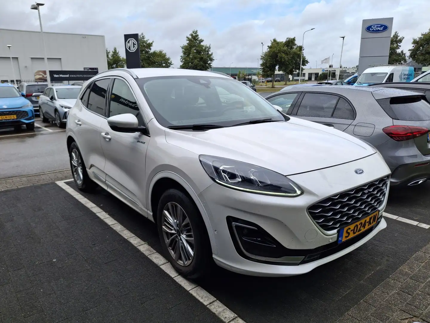 Ford Kuga 2.5 PHEV Vignale Weiß - 2