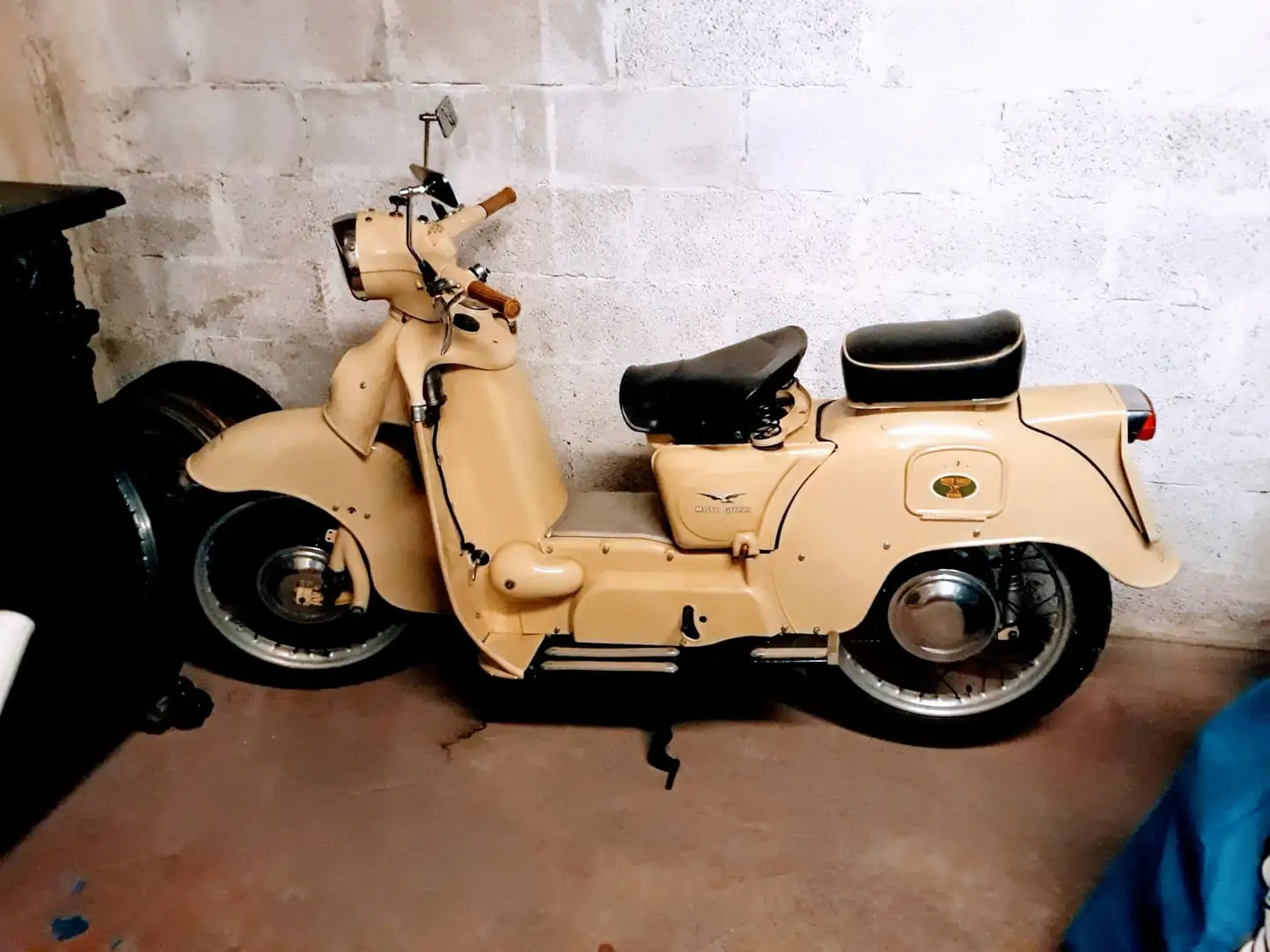 Moto Guzzi Galletto Beige - 1