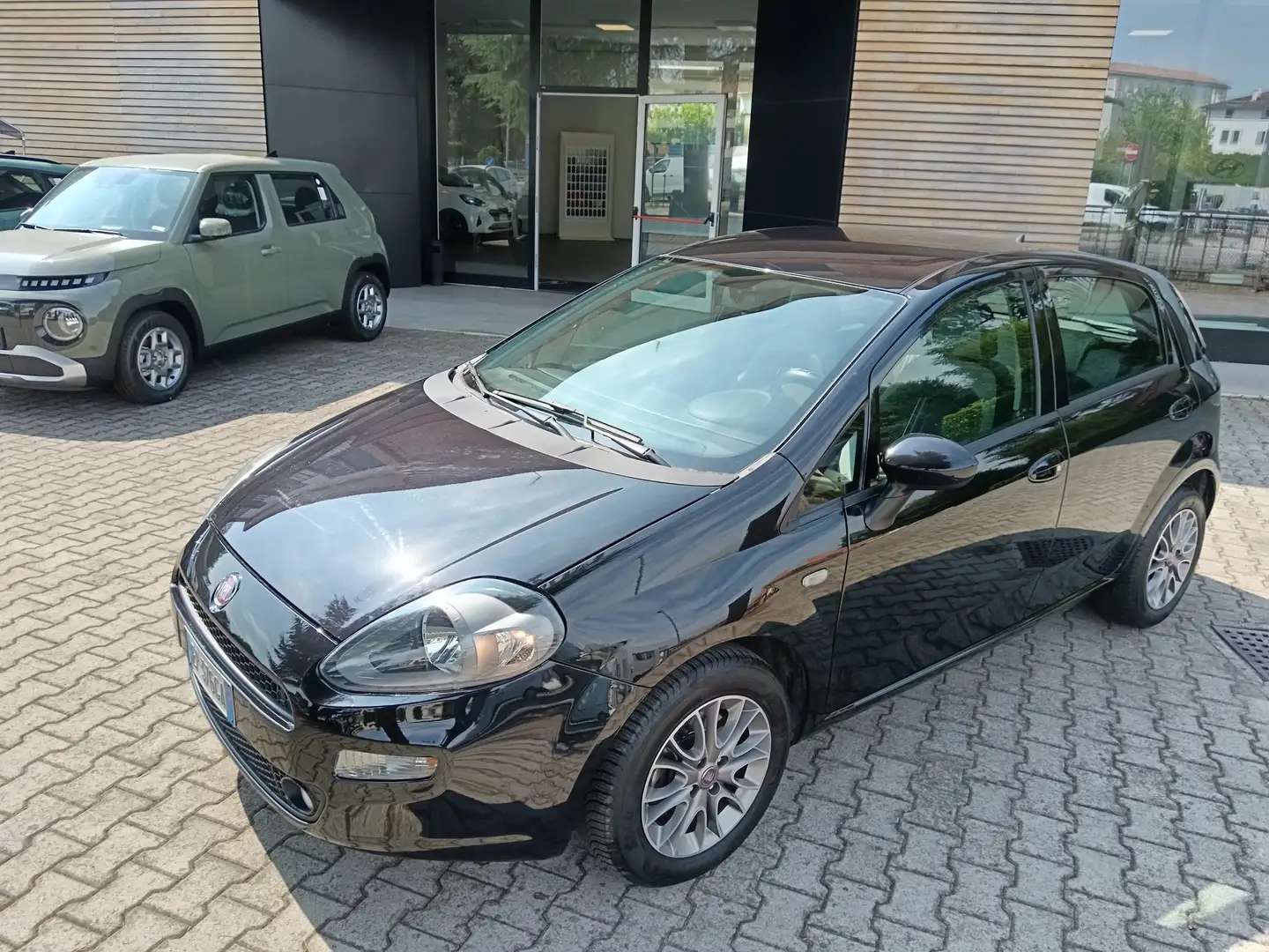 Fiat Punto Punto III 2012 5p 1.3 mjt II 16v Lounge s Nero - 1