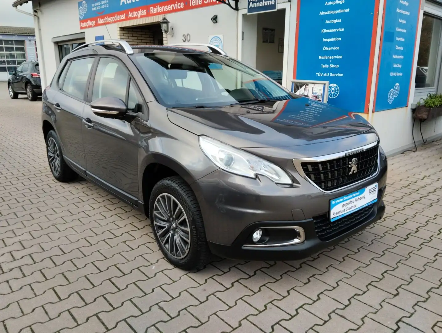 Peugeot 2008 Active TÜV-AU 11-2026 Grau - 1