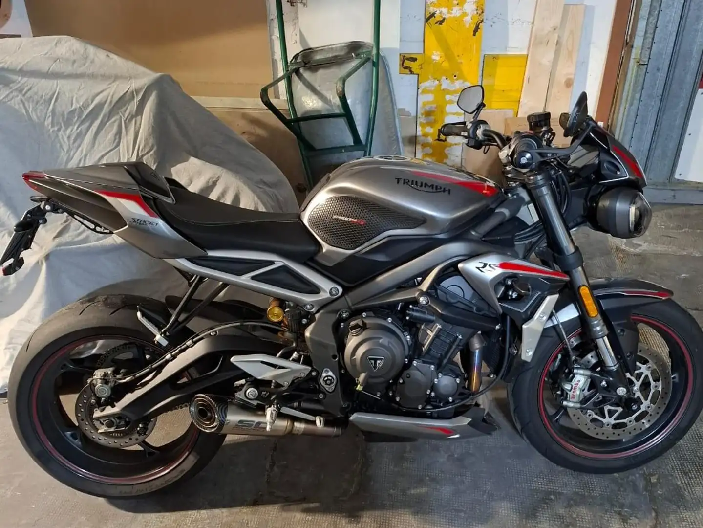 Triumph Street Triple RS 765 RS Grigio - 1