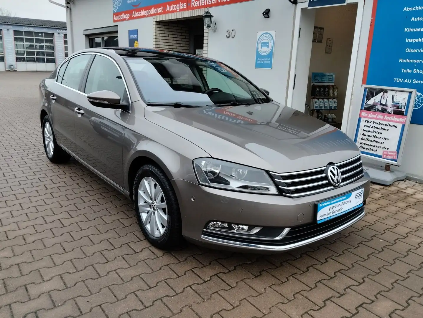 Volkswagen Passat Lim. Comfortline BlueMotion TÜV-AU NEU Brun - 1