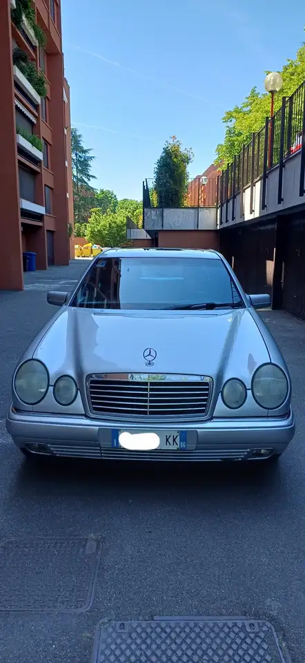 Mercedes-Benz E 200 Avantgarde, foto 2
