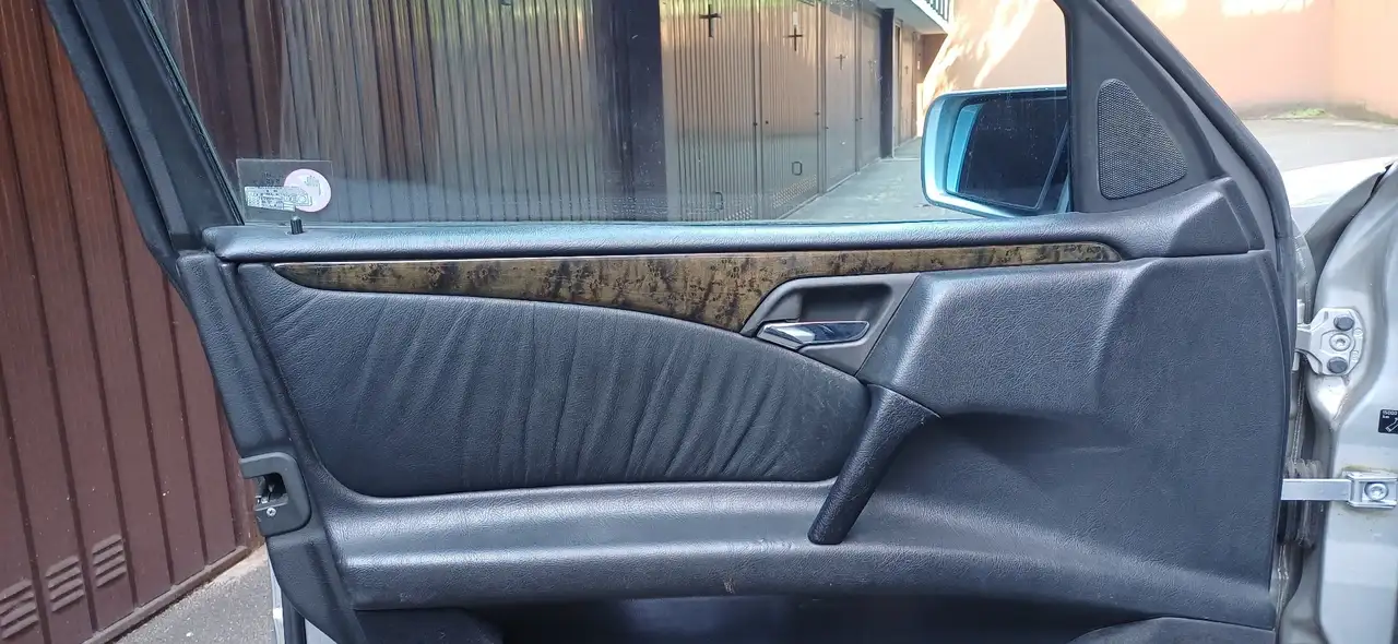 Mercedes-Benz E 200 Avantgarde, foto 12