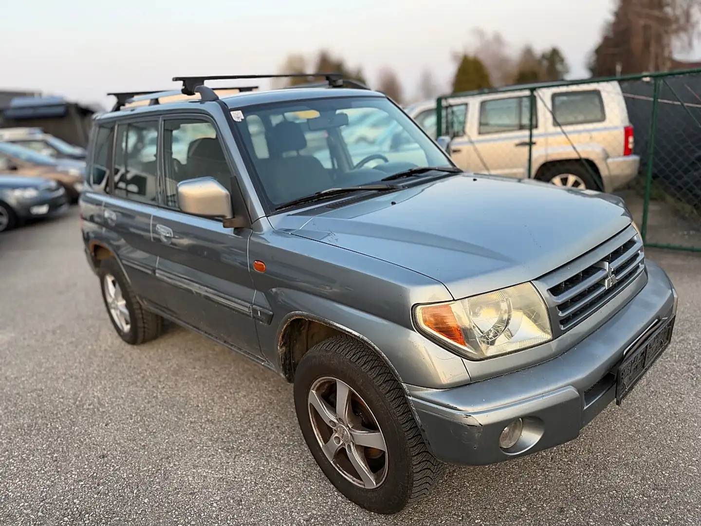 Mitsubishi Pajero PININ 4X4 Grau - 1