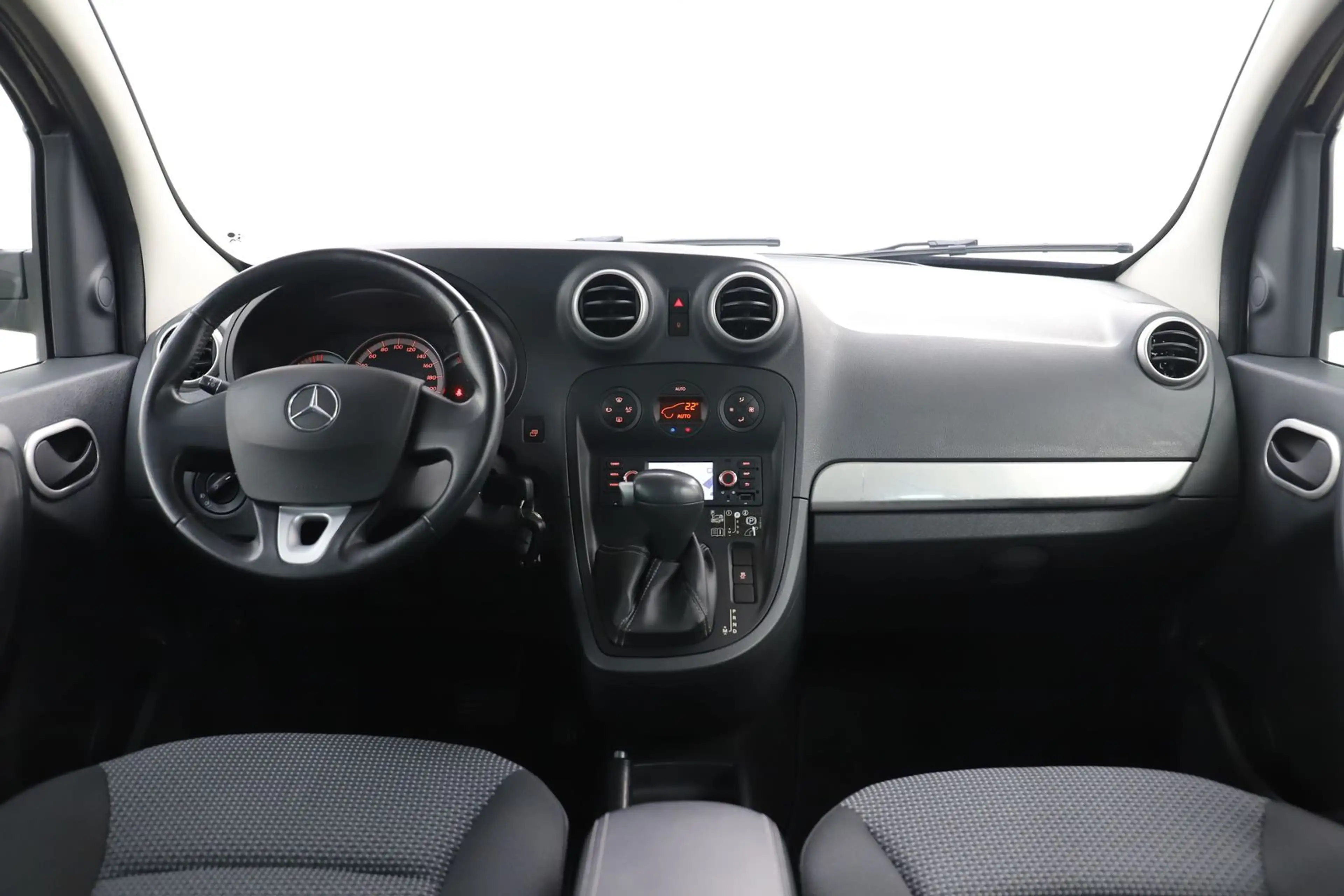 Mercedes-Benz Citan lang Kombi 114PS Automatik Navi PDC SHZ — photo 14