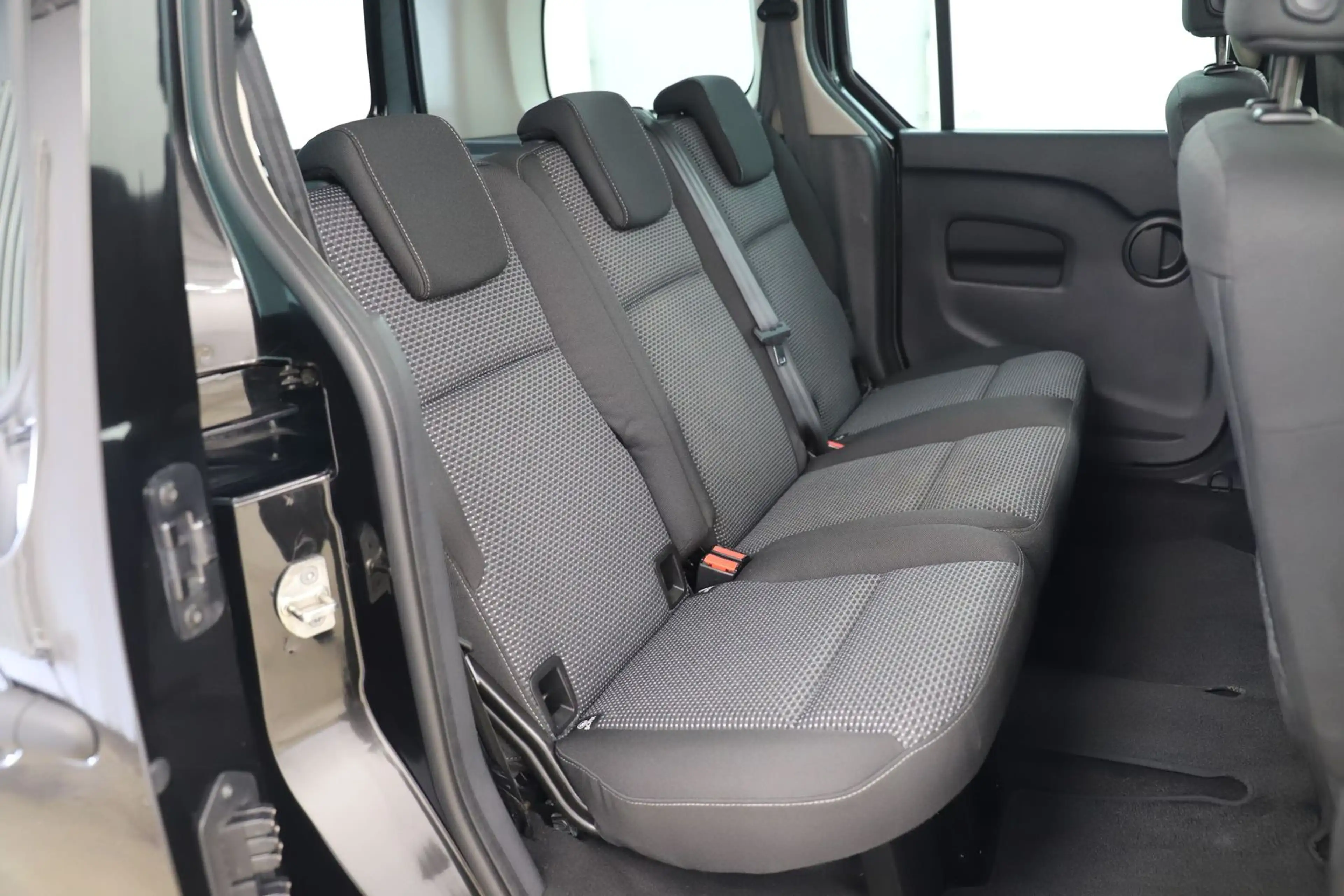 Mercedes-Benz Citan lang Kombi 114PS Automatik Navi PDC SHZ — photo 12